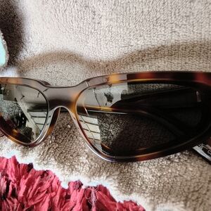 Stylish Tortoiseshell Sunglasses